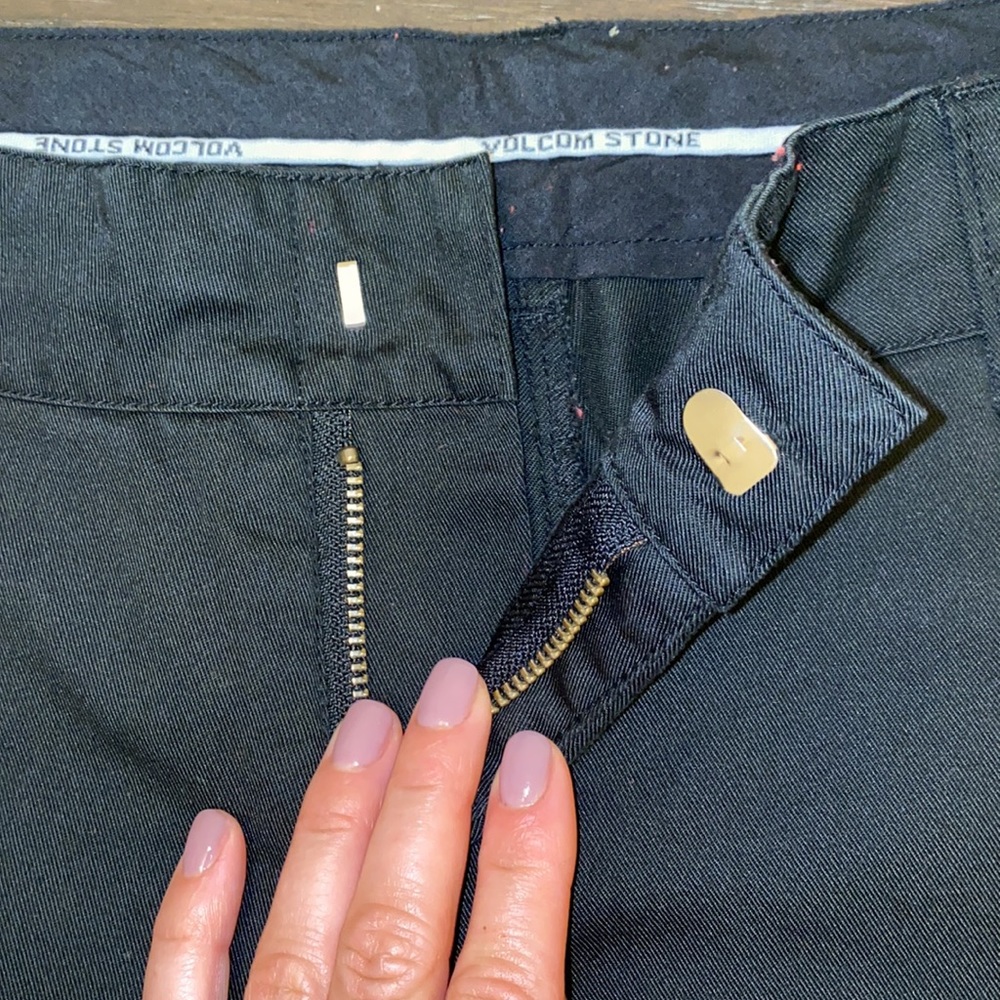 Volcom shorts - Picture 2 of 3
